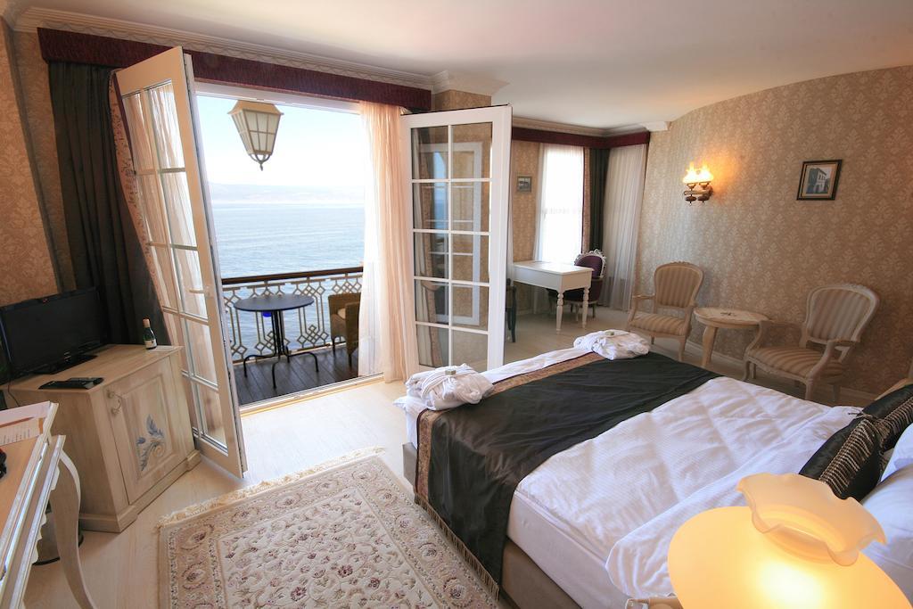 Trilyali Butik Hotel Tirilye Bagian luar foto