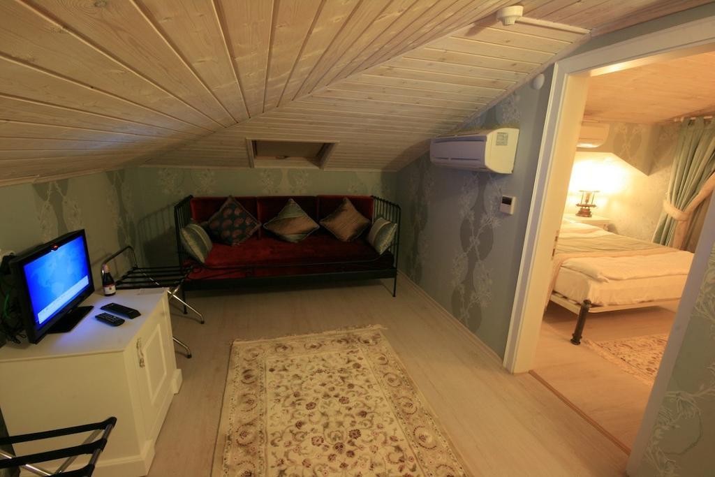 Trilyali Butik Hotel Tirilye Bagian luar foto