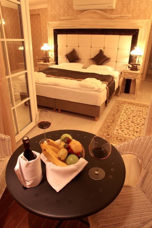 Trilyali Butik Hotel Tirilye Bagian luar foto