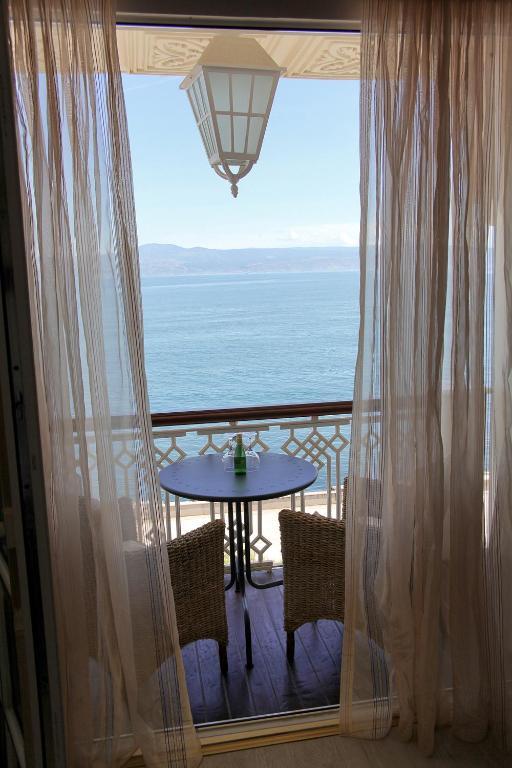 Trilyali Butik Hotel Tirilye Bagian luar foto